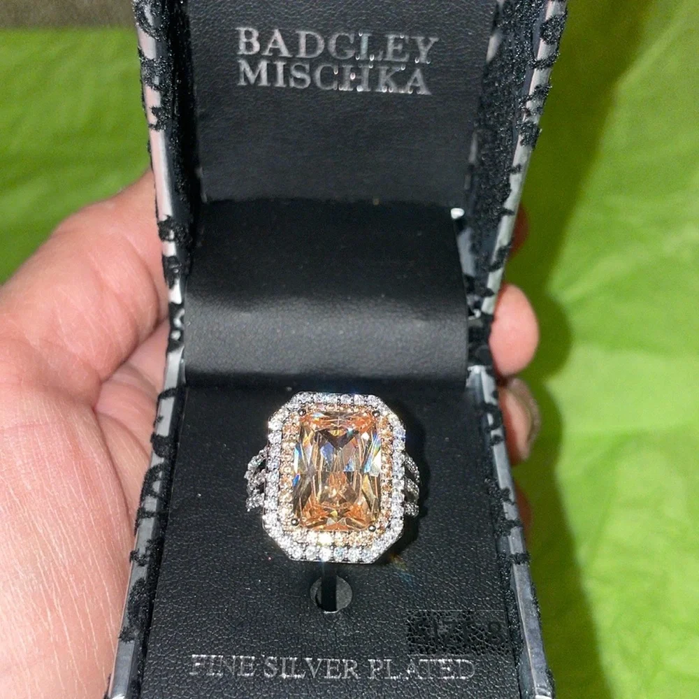 SOLD ❌ BADGLEY MISCHKA RING - Picture 6 of 8